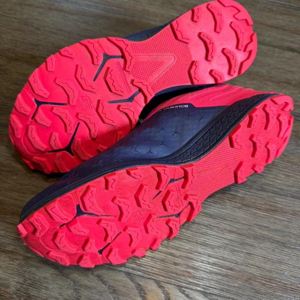 New Balance Vazee Summit‎ v2 Womens 7.5 D Wide Trail Running Shoes Blue Pink